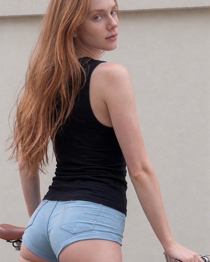 Ashley photo 6
